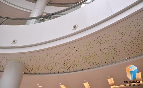 沖孔氟碳鋁單板通道走廊應用效果