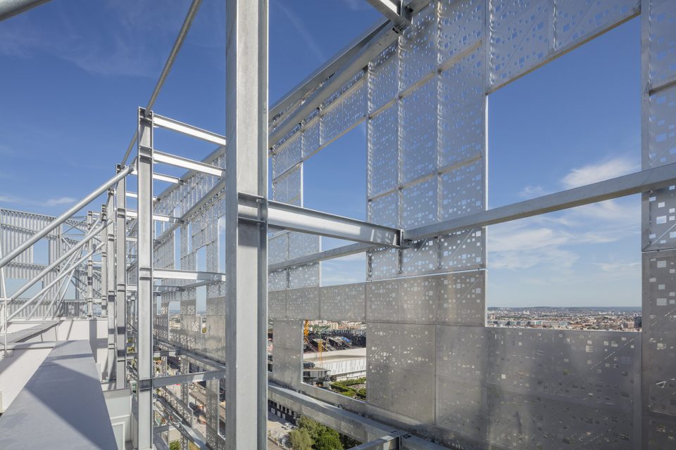 正方沖孔鋁單板過道裝飾 正方沖孔鋁單板過道裝飾