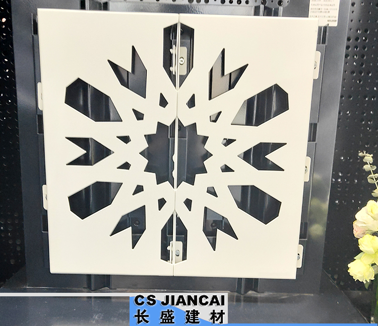 白色雕花鋁單板.jpg 白色雕花鋁單板.jpg