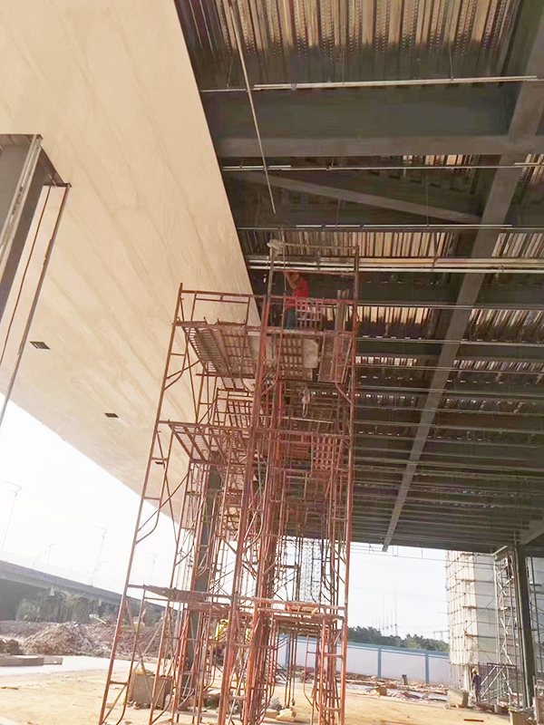 加油站防風條扣工程梯架安裝圖片 加油站防風條扣工程梯架安裝圖片